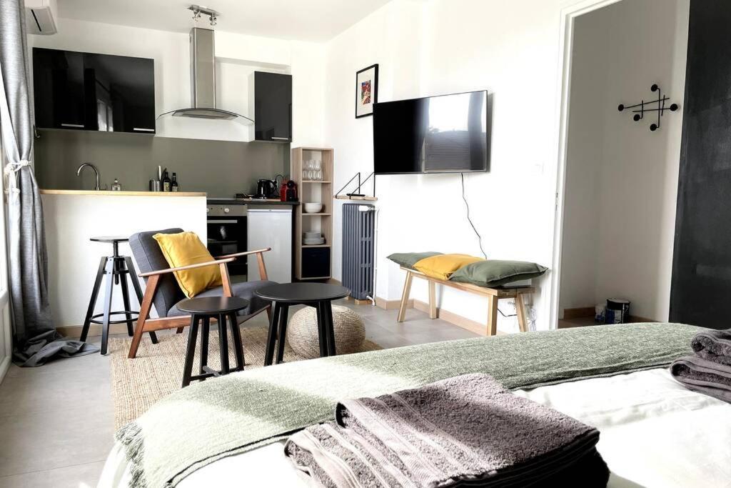 Mon Appart'Hotel - Climatisation Avec Parking Gratuit Brive-la-Gaillarde Exteriör bild